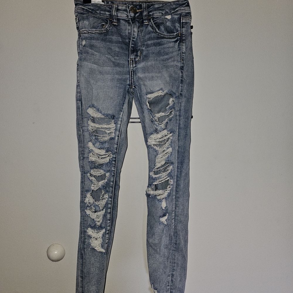 American Eagle Women's Distressed Light Blue Jeans Sz 2